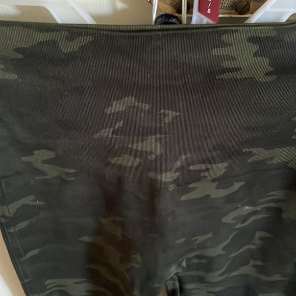 Spanx in camouflage - Picture 2 of 3